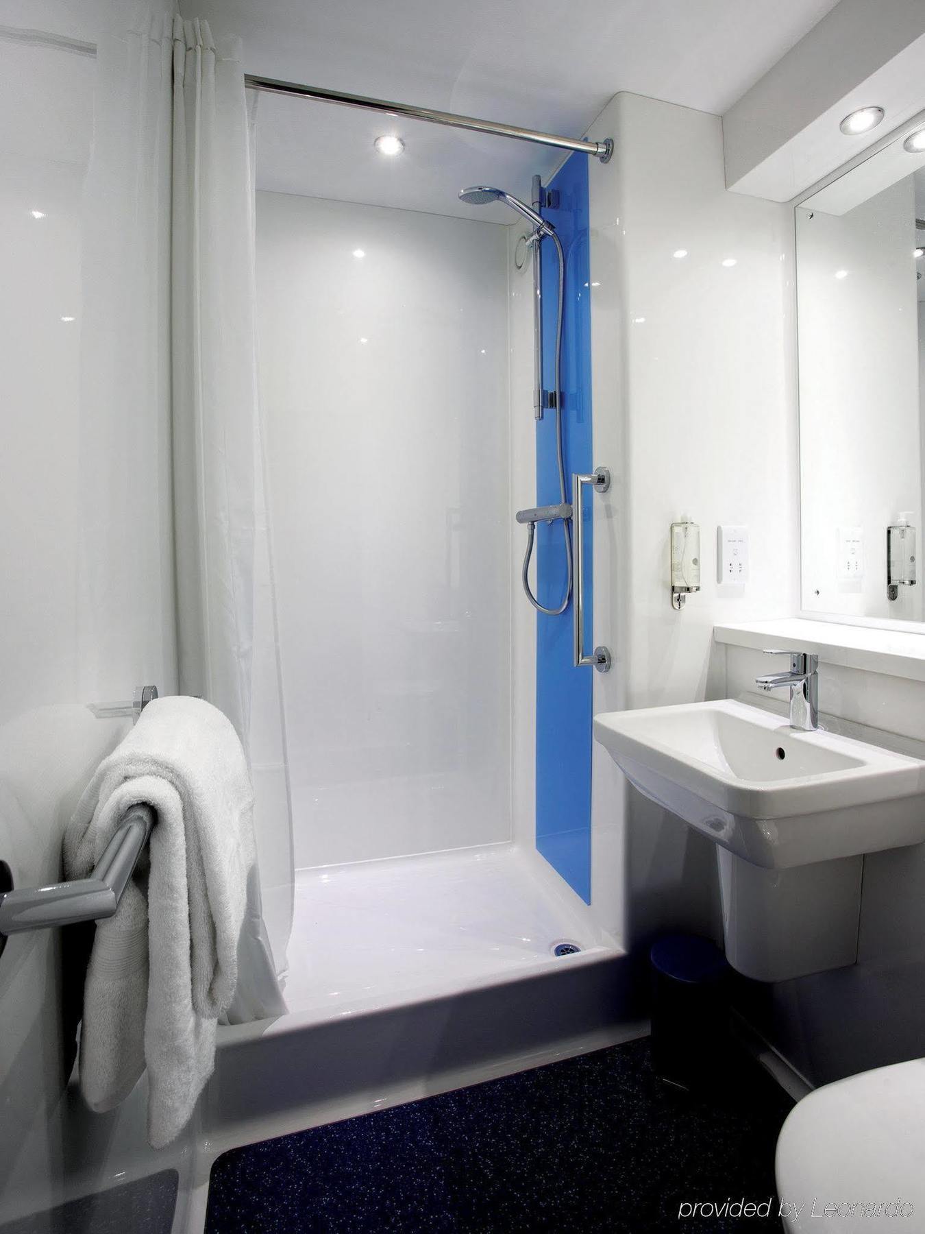 Travelodge Nottingham Central Экстерьер фото