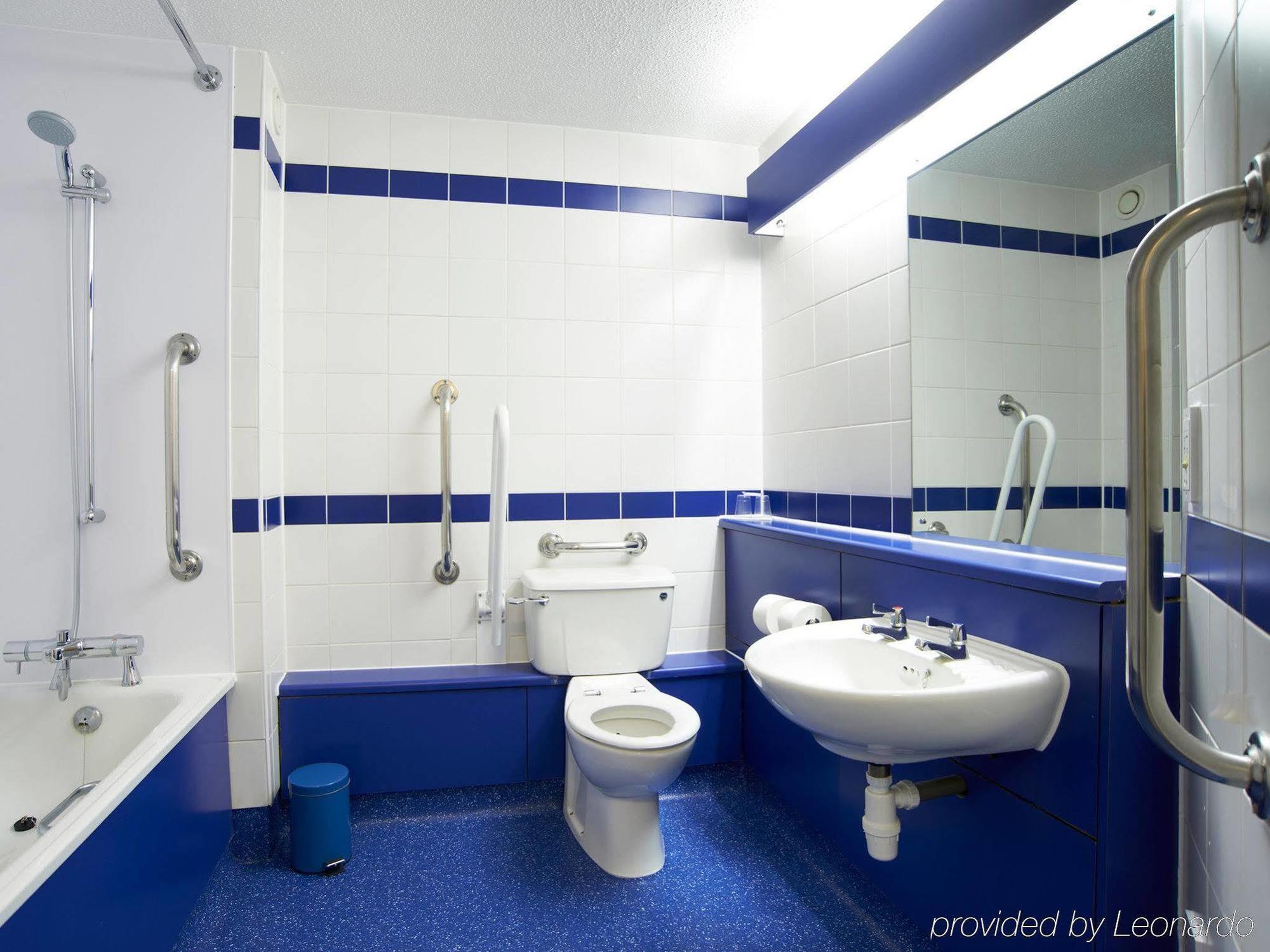 Travelodge Nottingham Central Экстерьер фото